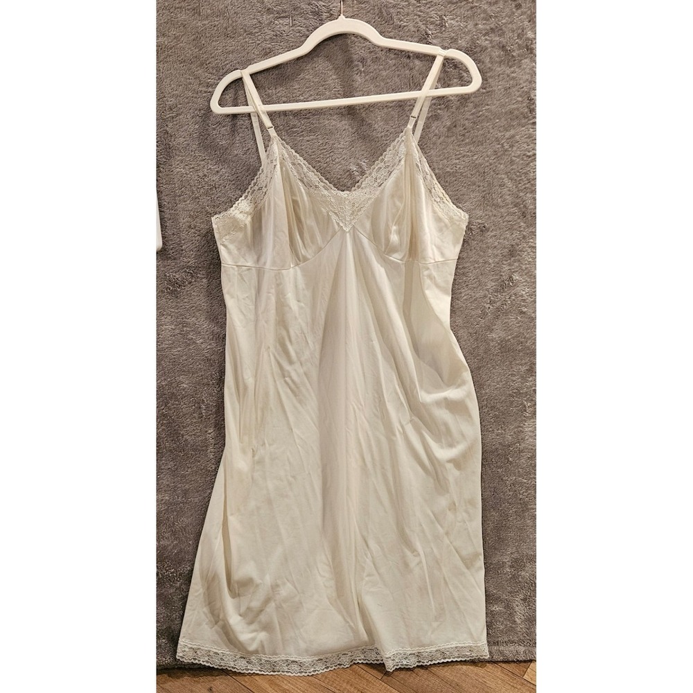 Vanity‎ Fair Ivory Lace Trim Full Slip Chemise Sz 42 Women Coquette Girl #482